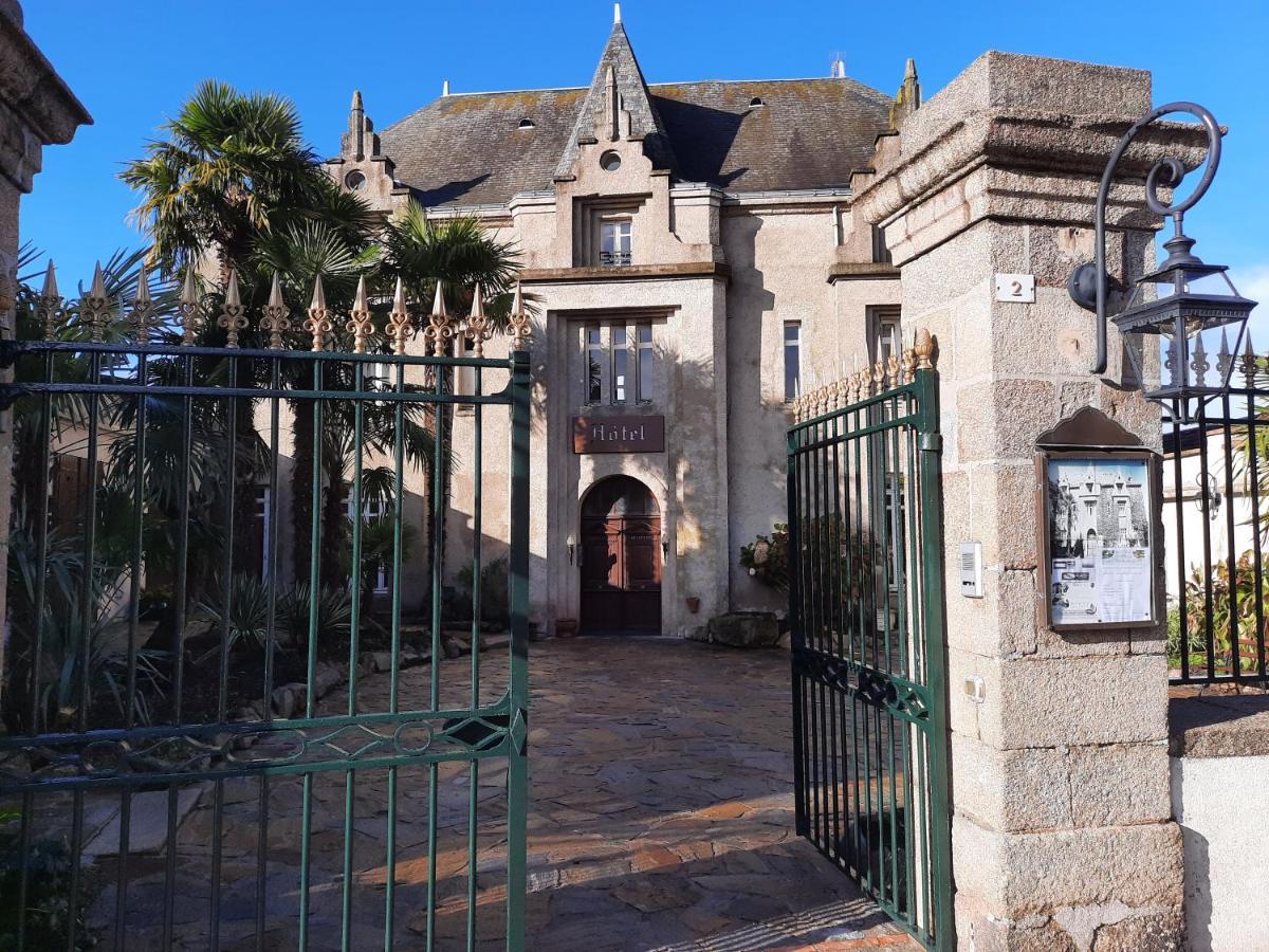 Hotel De La Barbacane Tiffauges Bagian luar foto