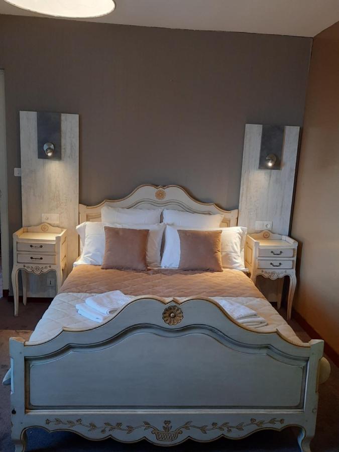Hotel De La Barbacane Tiffauges Bagian luar foto