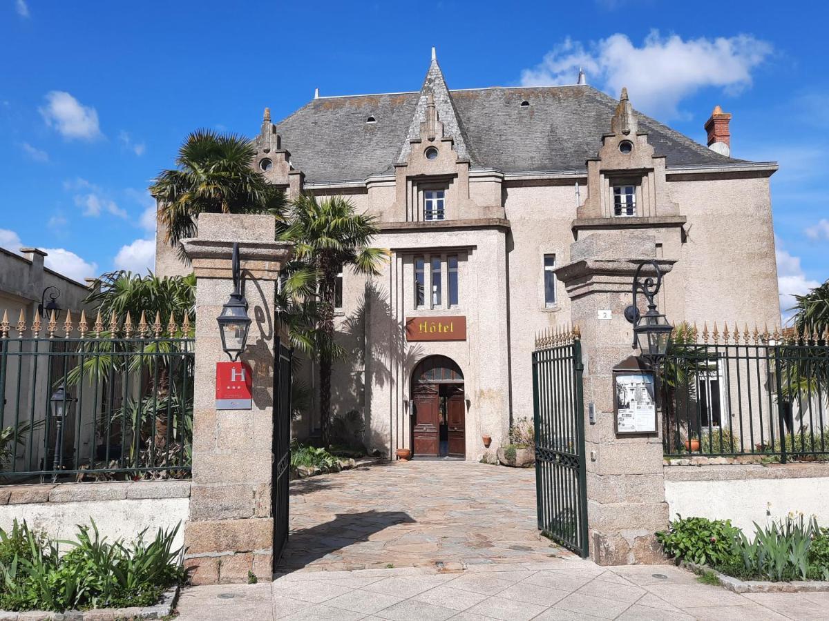 Hotel De La Barbacane Tiffauges Bagian luar foto