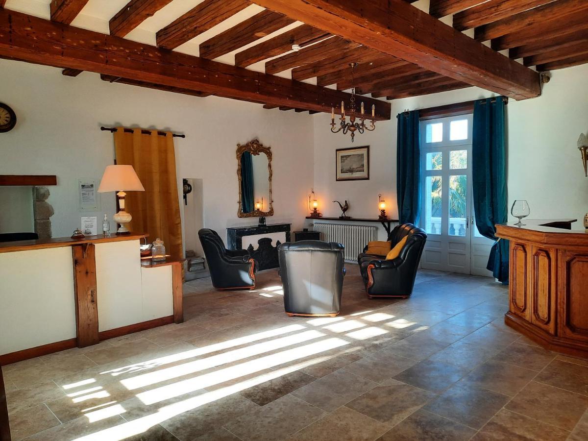 Hotel De La Barbacane Tiffauges Bagian luar foto
