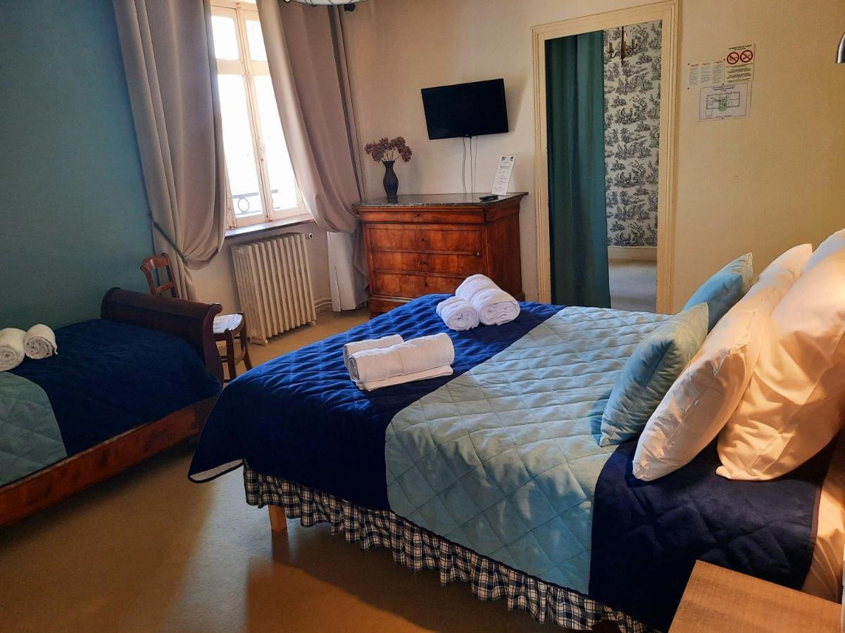 Hotel De La Barbacane Tiffauges Bagian luar foto