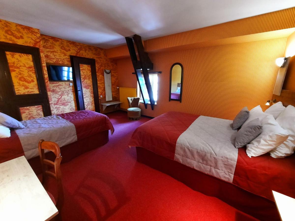 Hotel De La Barbacane Tiffauges Bagian luar foto