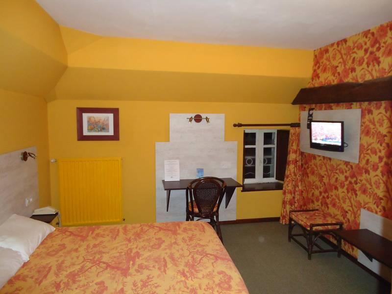 Hotel De La Barbacane Tiffauges Bagian luar foto