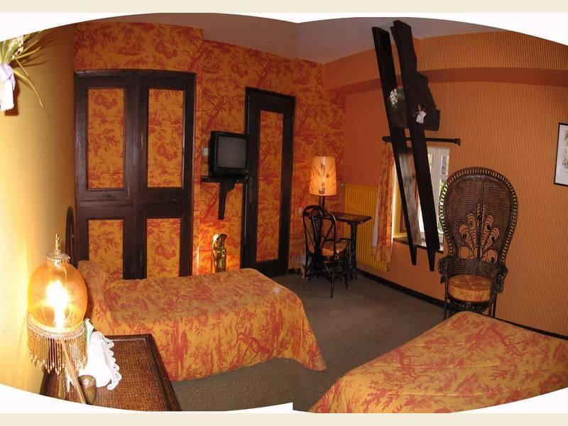 Hotel De La Barbacane Tiffauges Bagian luar foto